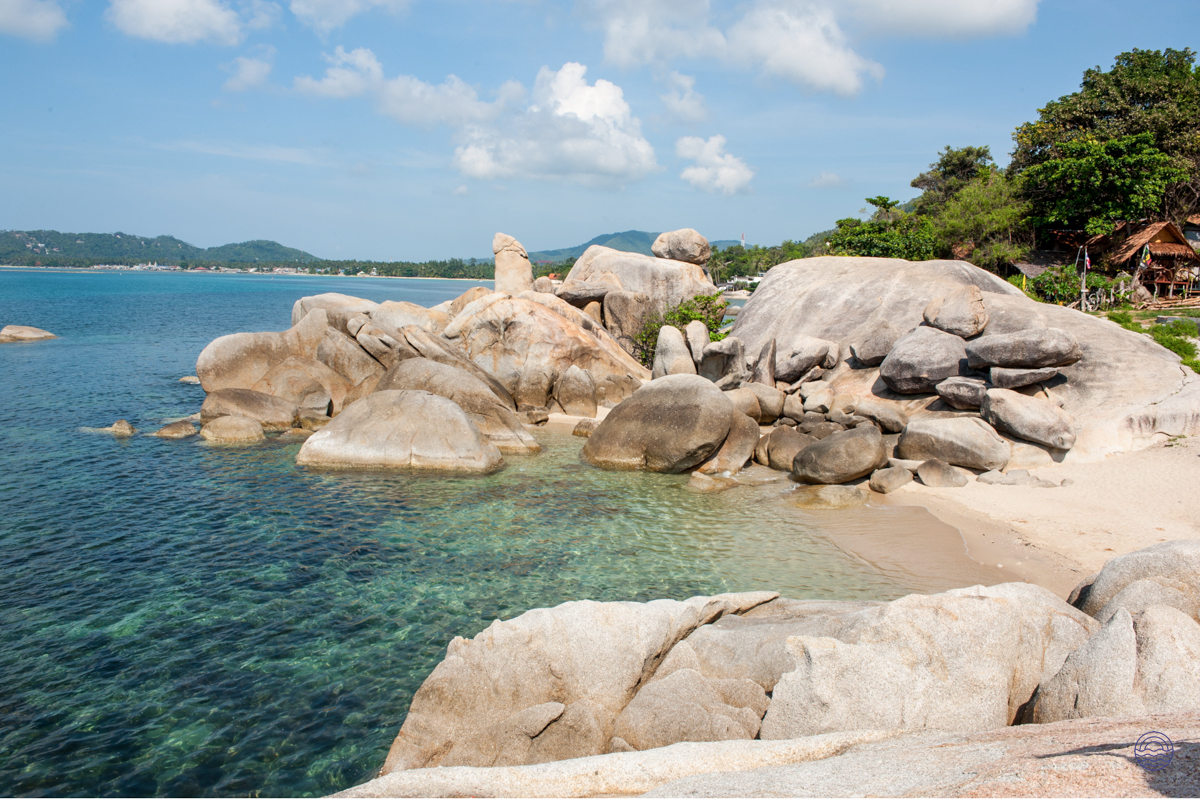 Discover the unique Hin Ta and Hin Yai rock formations on a beautiful beach in Koh Samui.