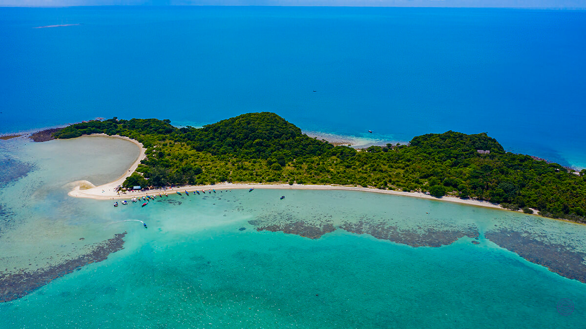Aerial view of a tropical island with a white sand beach and clear turquoise waters, Koh Samui.